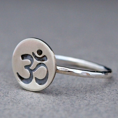 925 sterling silver ring om